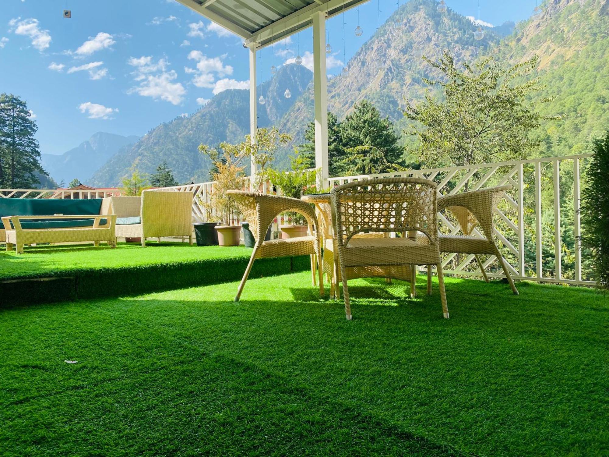 Hotel Royal Castle à Kasol Extérieur photo